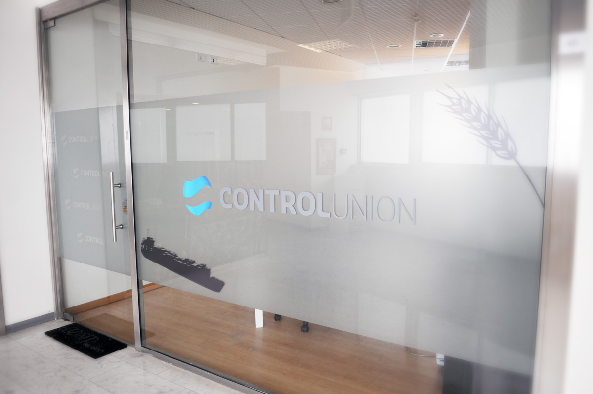 Control Union Vetrofania by Maniac Studio
