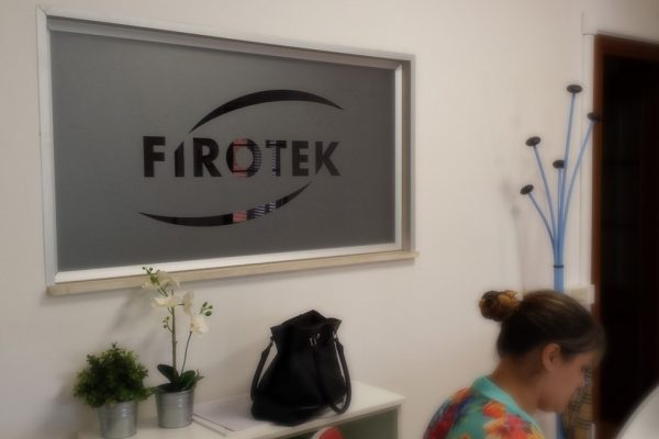 Firotek Decorazione Vetrofania Ufficio by Maniac Studio